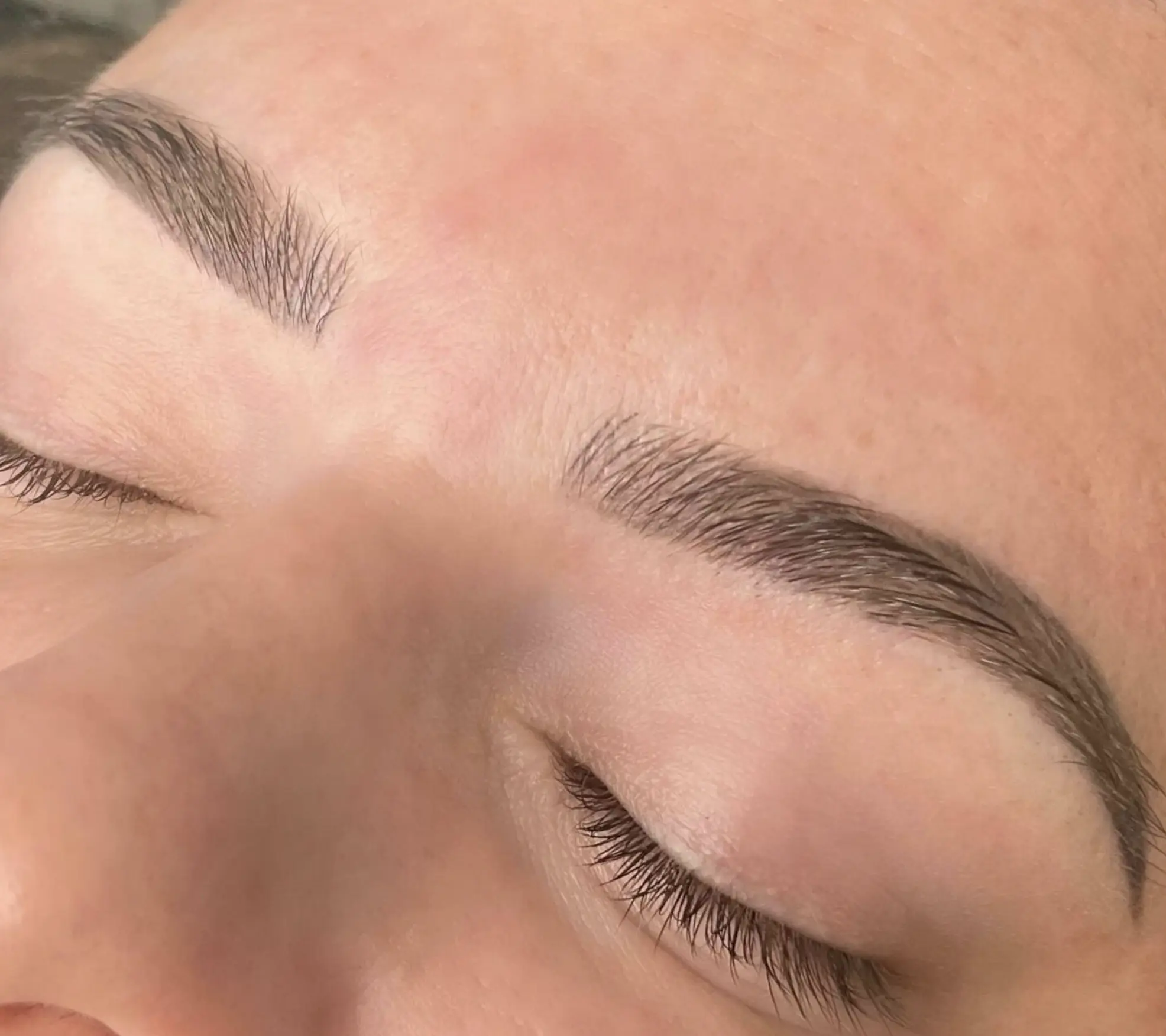 microblading eyebrows